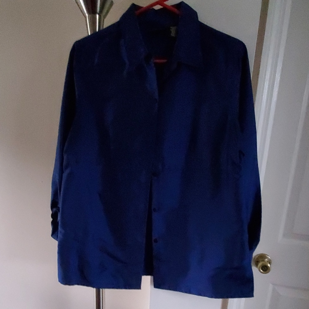 Laura Scott pre-owned women's button shirts